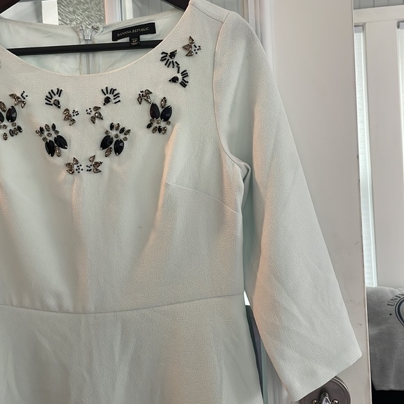 Like new Banana Republic mint/pale green a-line dress with black bead detail - Picture 5 of 6